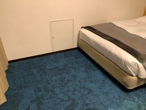アートホテル成田　スーツケース広げられる室内